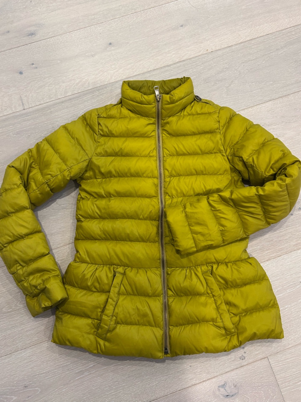 Authentic Burberry Lightweight Quilted Puffer Jacket in Olive Green